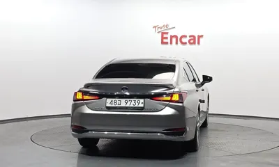 Lexus ES 2019, 207122 км, за 18526.94 USD