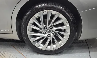 Lexus ES 2019, 207122 км, за 18526.94 USD