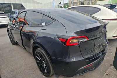 Tesla Model Y 2024, 37700 км, за 31697 USD