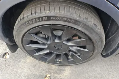 Tesla Model Y 2024, 37700 км, за 31697 USD - фото 11