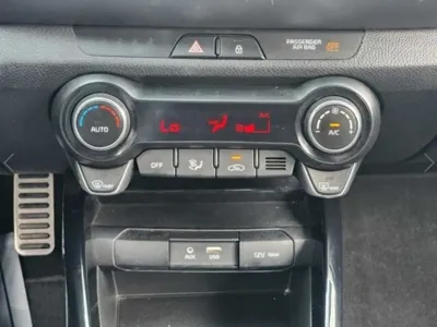 Kia Stonic 2018, 127561 км, за 5795.4 USD - фото 12