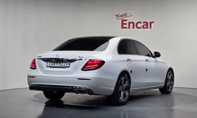 Mercedes-Benz E-Class 2018, 52109 км, за 15276.6 USD - фото 2