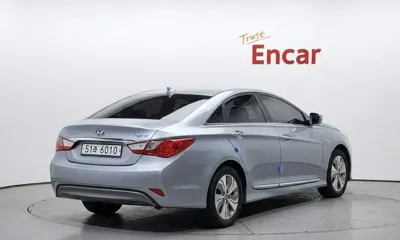 Hyundai Sonata 2015, 284826 км, за 2535.27 USD