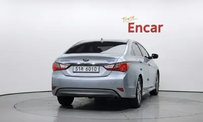 Hyundai Sonata 2015, 284826 км, за 2535.27 USD