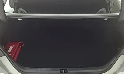 Toyota Camry 2025, 2028 км, за 28807.92 USD - фото 18