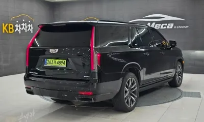 Cadillac Escalade 2023, 24500 км, за 64001.58 USD