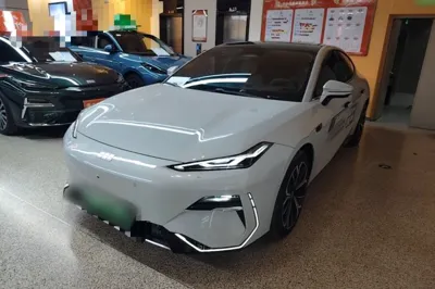 Geely Galaxy E8 · 2025 год