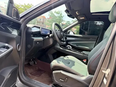 Geely Boyue 2025, 10000 км, за 8534.27 USD