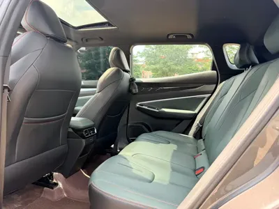 Geely Boyue 2025, 10000 км, за 8534.27 USD
