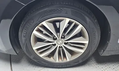 Hyundai Grandeur 2015, 171114 км, за 3190.73 USD