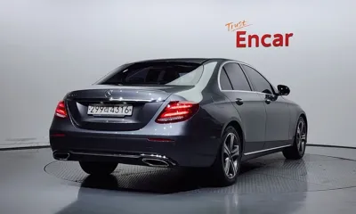 Mercedes-Benz E-Class 2018, 68396 км, за 14122.43 USD