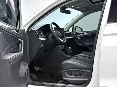 Volkswagen Tiguan L 2021, 50000 км, за 15441.5 USD
