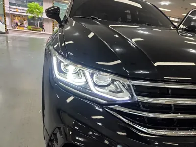 Volkswagen Tiguan 2018, 90782 км, за 9706.85 USD - фото 12