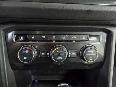 Volkswagen Tiguan 2018, 90782 км, за 9706.85 USD - фото 19
