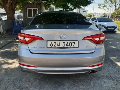 Hyundai Sonata 2016, 148000 км, за 3610.35 USD