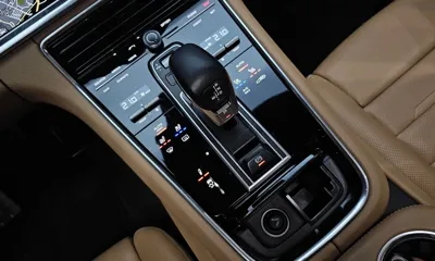 Porsche Panamera 2018, 140255 км, за 30930.51 USD - фото 9
