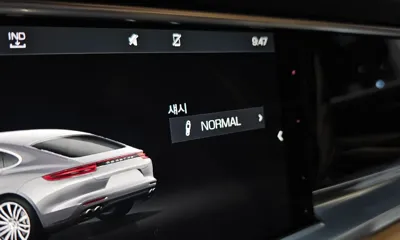 Porsche Panamera 2018, 140255 км, за 30930.51 USD - фото 27