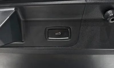 Porsche Panamera 2018, 140255 км, за 30930.51 USD - фото 35