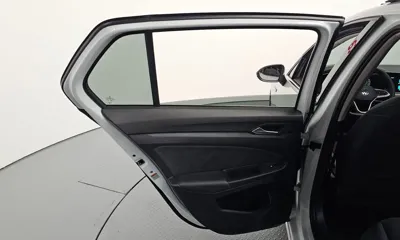 Volkswagen Golf 2024, 43029 км, за 19827.07 USD - фото 25