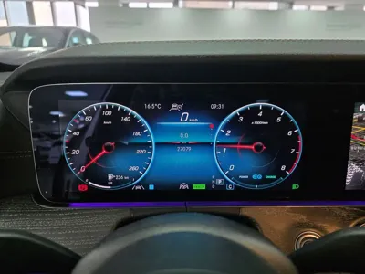 Mercedes-Benz E-Class 2022, 27079 км, за 32493.11 USD - фото 8