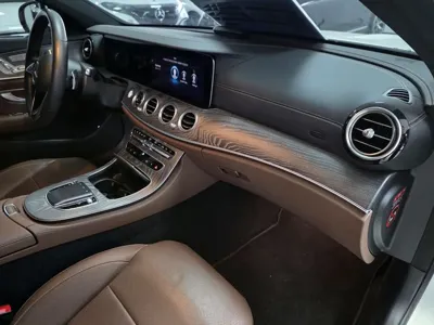 Mercedes-Benz E-Class 2022, 27079 км, за 32493.11 USD - фото 13