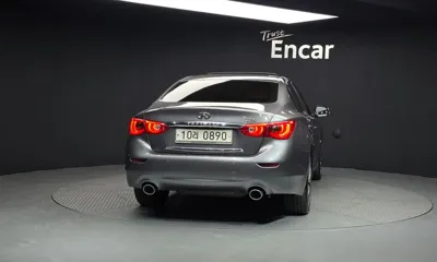 Infiniti Q50 2016, 181233 км, за 2907.17 USD