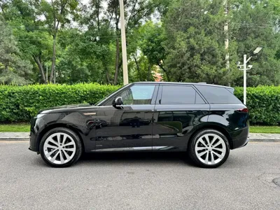Land Rover Sport 2024, 3100 км, за 126422.07 USD