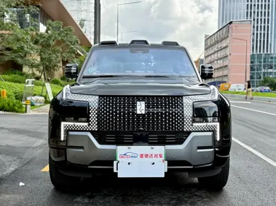 Yangwang Yangwang U8 2024, 15000 км, за 100947.85 USD