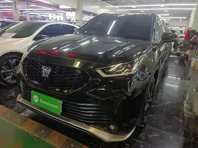 Toyota Crown Kluger 2023, 33000 км, за 28736.94 USD