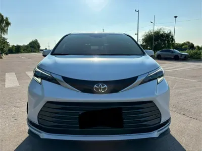 Toyota Sienna 2026, 12000 км, за 41170.48 USD