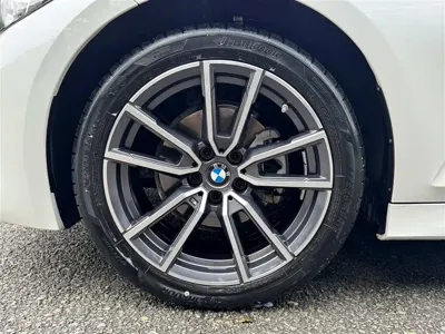 BMW 3 Series 2024, 16900 км, за 27044.8 USD - фото 36