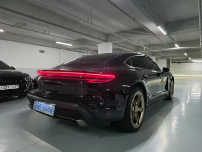 Porsche Taycan 2025, 8520 км, за 146311.14 USD