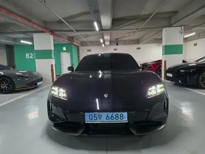 Porsche Taycan 2025, 8520 км, за 146311.14 USD