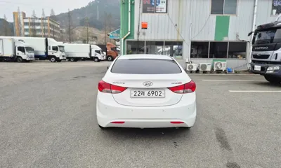 Hyundai Avante 2012, 82350 км, за 3061.89 USD