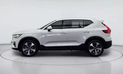 Volvo XC40 2025, 1589 км, за 28424.13 USD