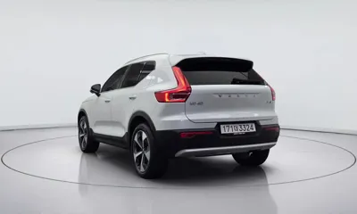 Volvo XC40 2025, 1589 км, за 28424.13 USD
