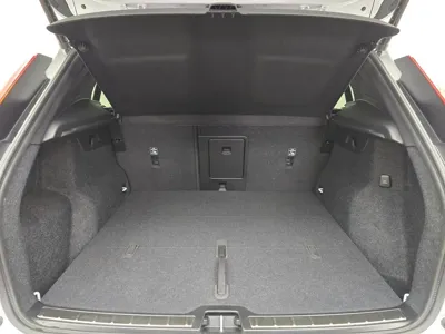 Volvo XC40 2025, 1589 км, за 28424.13 USD - фото 20