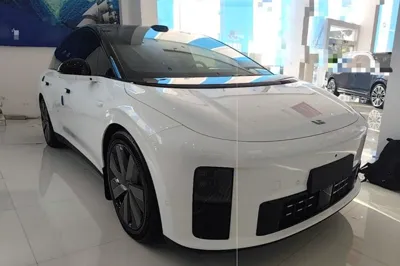 Li Auto Li Auto i6 2025, 8500 км, за 40169 USD