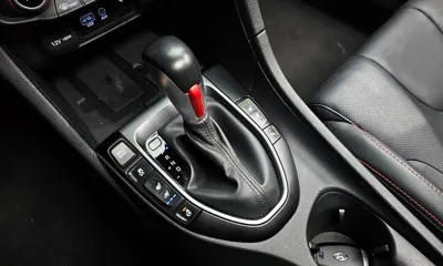 Hyundai Veloster 2019, 79404 км, за 8406.14 USD - фото 9