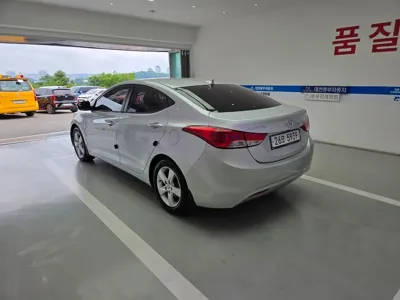 Hyundai Avante 2012, 125061 км, за 2560.06 USD