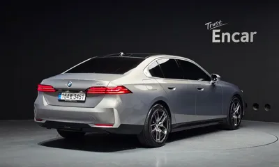 BMW 5-Series 2025, 8227 км, за 44848.19 USD