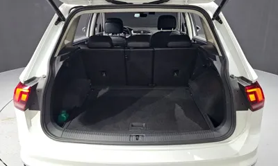 Volkswagen Tiguan 2022, 101651 км, за 20716.62 USD - фото 20