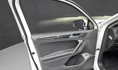 Volkswagen Tiguan 2022, 101651 км, за 20716.62 USD - фото 24