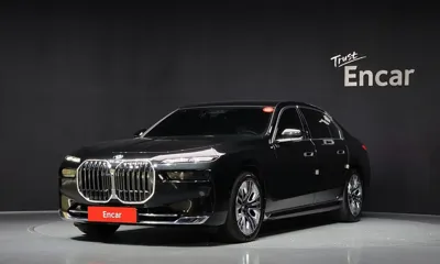 BMW 7-Series · 2023 год