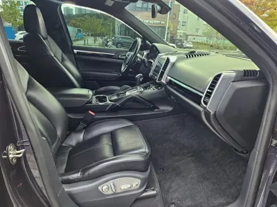 Porsche Cayenne 2018, 101016 км, за 15622.95 USD - фото 12