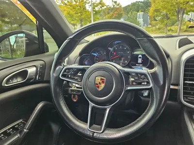 Porsche Cayenne 2018, 101016 км, за 15622.95 USD - фото 17