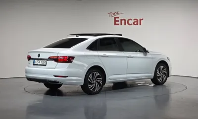 Volkswagen Jetta 2020, 76554 км, за 10509.72 USD