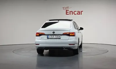 Volkswagen Jetta 2020, 76554 км, за 10509.72 USD