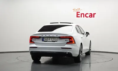 Volvo S60 2025, 12356 км, за 29539.19 USD