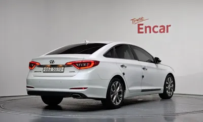 Hyundai Sonata 2015, 113419 км, за 5785.61 USD